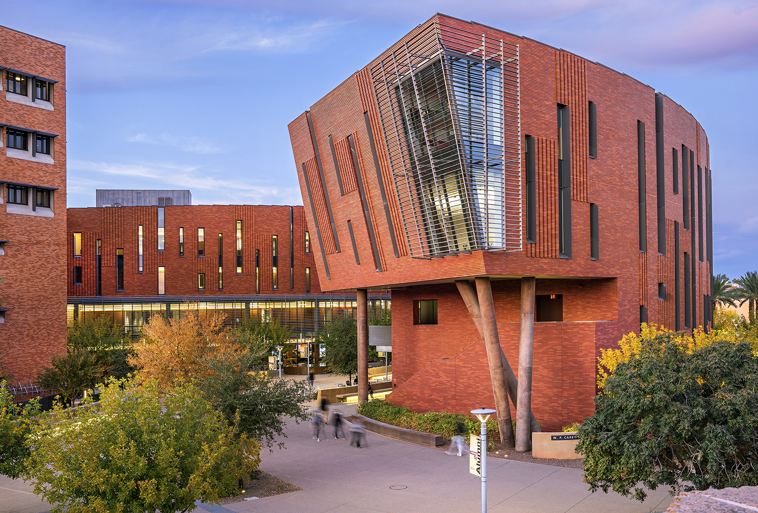 Học Bổng Lên Đến $20,000/Năm Từ Arizona State University